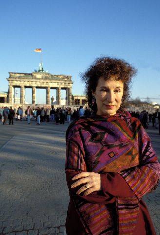 Margaret Atwood 1990 in Berlin. © imago