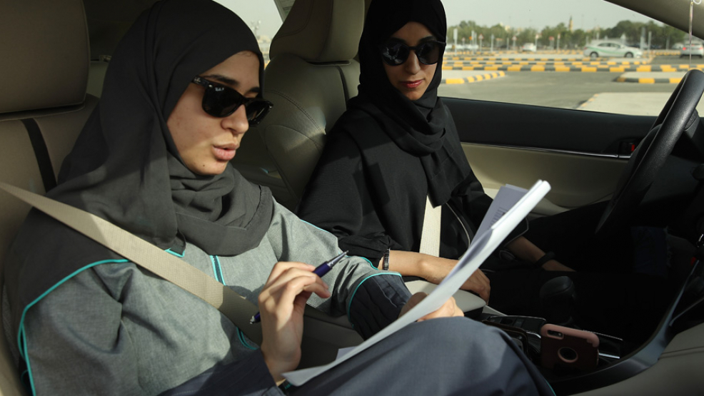 Auch das ist neu in Saudi-Arabien: Die ersten Frauen am Steuer! Foto: Sean Gallup/Getty Images 