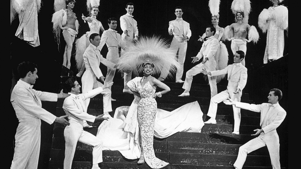 Ihre Revuen waren glamourös - hier ein Auftritt im Pariser "Olympia". Foto: LeCoeuvre Phototheque/IMAGO