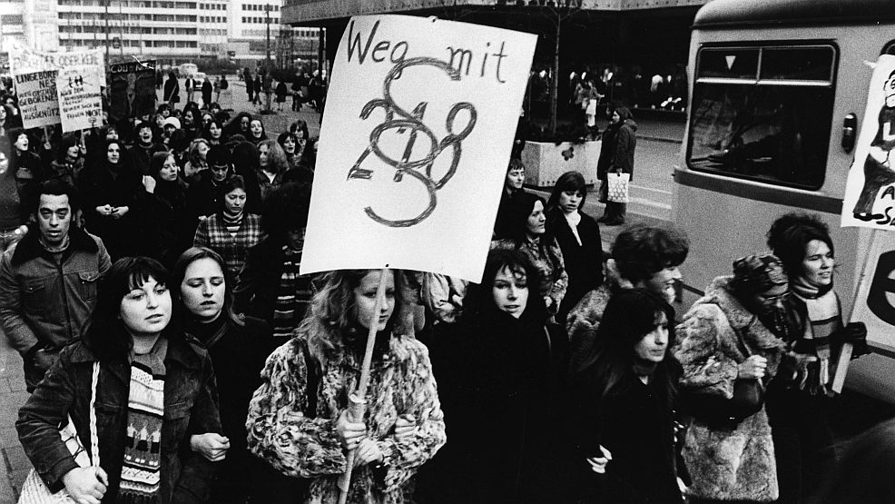 Demo für das Recht auf Abtreibung, Anfang der 70er Jahre. - Foto: Abisag Tülmann