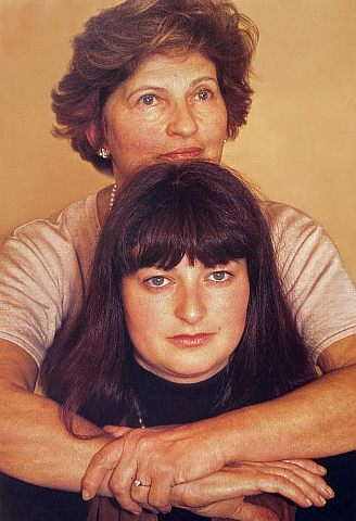 Mutter und Tochter Szepesi. 