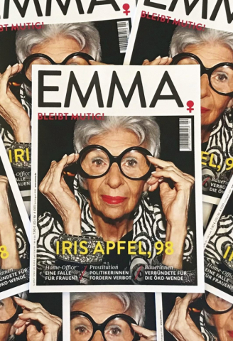 Covergirl Iris Apfel auf der Juli/August-EMMA 2020.