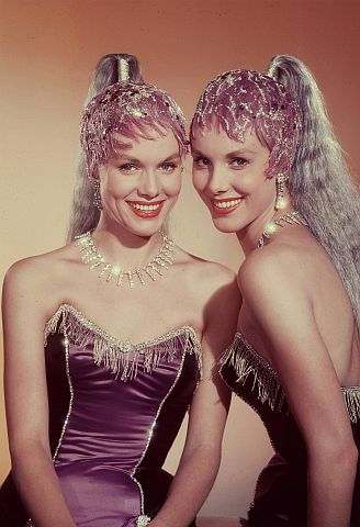 Nichts versäumt im Leben und in der Liebe: Alice und Ellen Kessler. - Foto: Imago