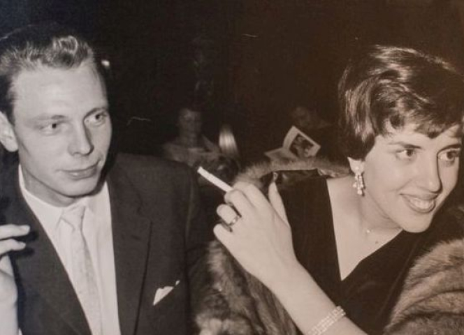 Lore Maria Gutzeit im Dezember 1958 mit ihrem ersten Ehemann.