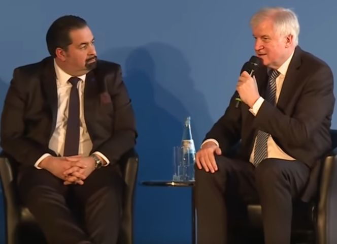 Aiman Mazyek vom "Zentralrat der Muslime" mit Horst Seehofer bei der Islamkonferenz 2018.