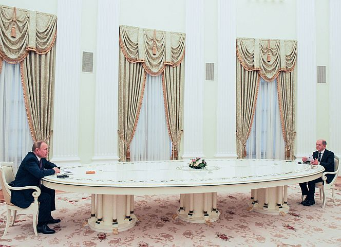 Präsident Wladimir Putin und Bundeskanzler Olaf Scholz am 15.2. in Moskau. - Foto: Mikhail Klimentyev/Kremlin Pool/IMAGO