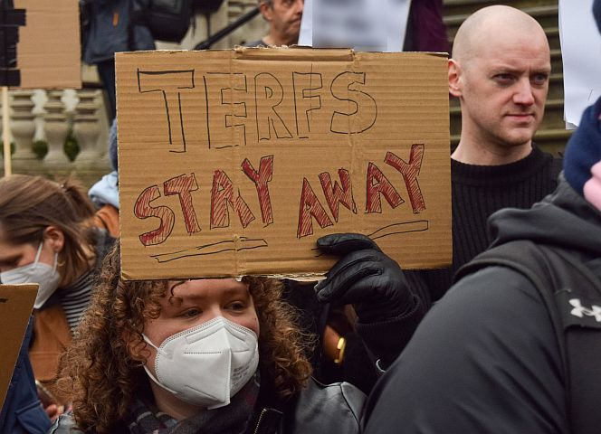 Wer als TERF diffamiert wird, darf nicht sprechen. Hier ein Protest in London.