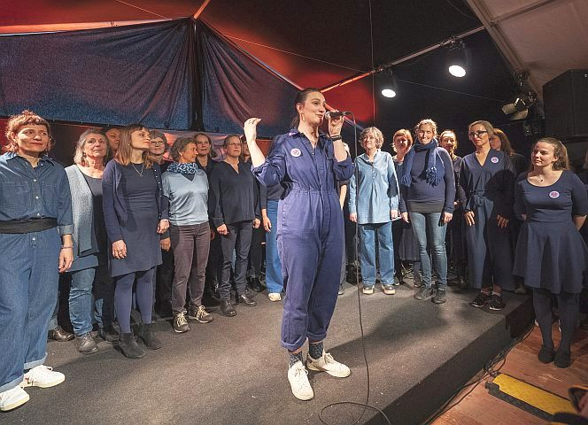 Hier jodeln die Frauen bei den Stanser Musiktagen. - Foto: Emanuel Wallimann