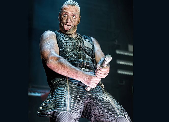 Rammstein-Leader Till Lindemann performt. - Sebastian Dammark/Gonzales Photo/IMAGO