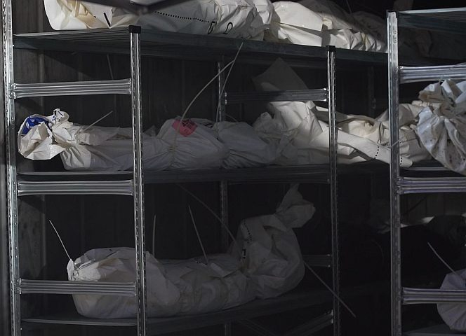 Die Leichen lagern in Containern, die meisten der Opfer kamen aus kleinen Gemeinden am Rand des Gazastreifens.