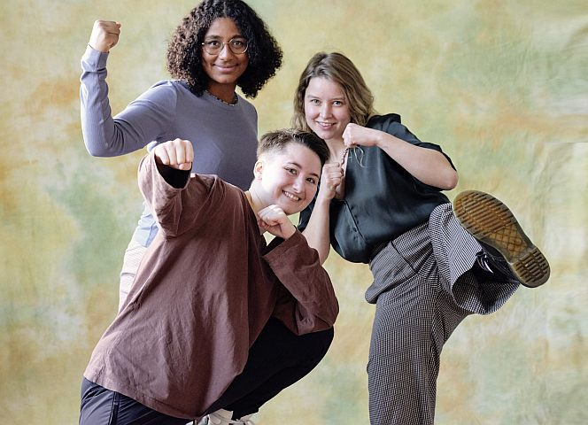 Von links: Josephine Ngomo, Susanne Schall und Lotti vom Kolke. - Fotos: Bettina Flitner