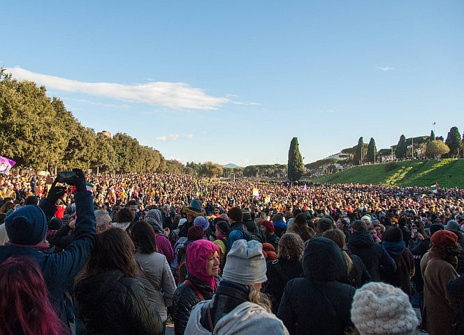 Rom: Frauen - so weit das Auge reicht! Foto: Stefano Ronchini/IPA/IMAGO