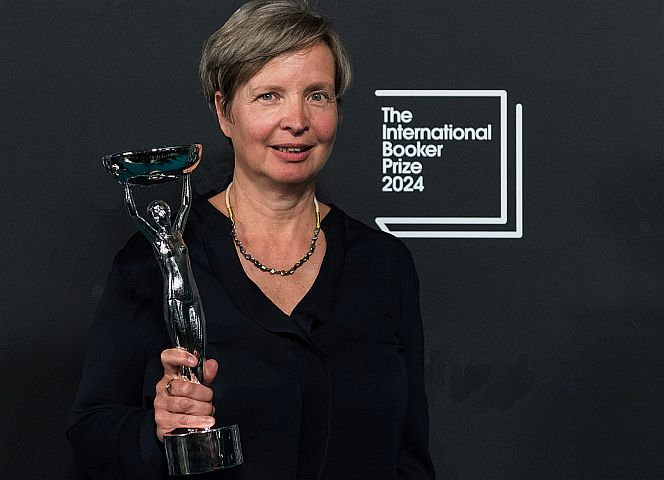 Jenny Erpenbeck bei der Preisverleihung in der Tate Modern in London. - Foto: WIktor Szymanowicz/dpa