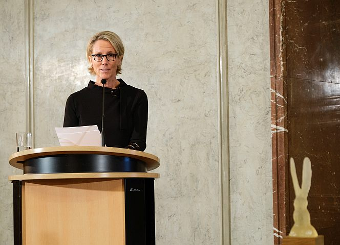 Preisträgerin des HeldinnenAwards, Dr. Cornelia Strunz, berichtete von ihrer Arbeit im Desert Flower Center. - Foto: Bettina Flitner