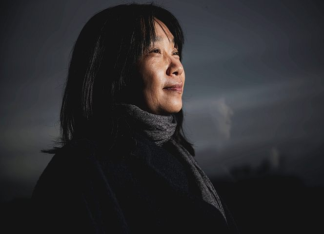 Die Schriftstellerin Han Kang erzählt in zarter Prosa die jüngste Gewaltgeschichte Koreas.- Foto: IMAGO