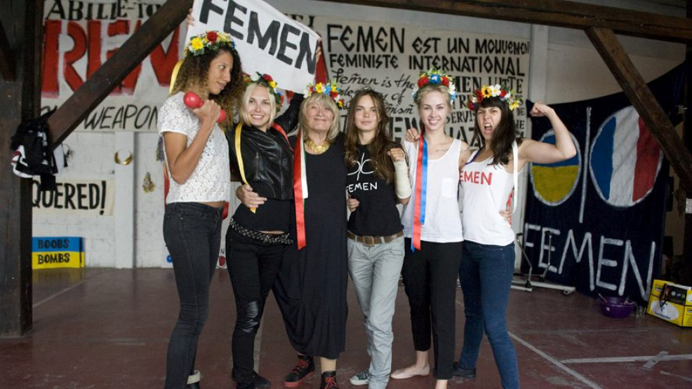 Es kursiert das Gerücht, Alice Schwarzer (Mitte) sei den Femen beigetreten. Hier ist der Beweis!