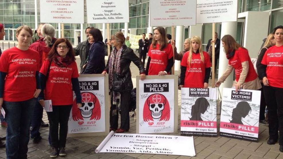 Protest bei der Bayer-Aktionärsversammlung. Alles nur „bedauerliche Einzelfälle“? Das sehen die Betroffenen anders.