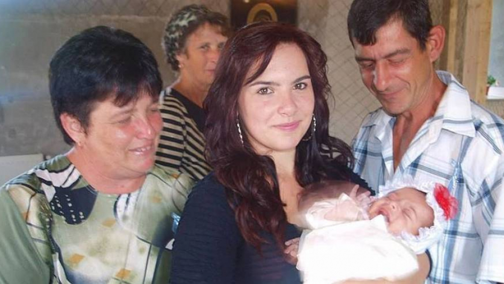 Ioana mit ihrer Familie in Rumänien.