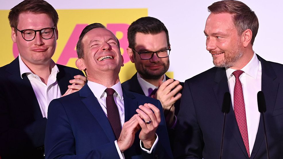 Lindners Boygroup (von li): Moritz Körner, Volker Wissing und Marco Buschmann. - Foto: Paul Zinken/AFP/Getty Images