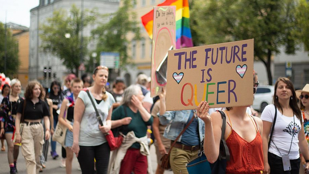 Vereint unterm queeren Regenbogen? - Foto: Alexander Pohle/IMAGO/aal.photo