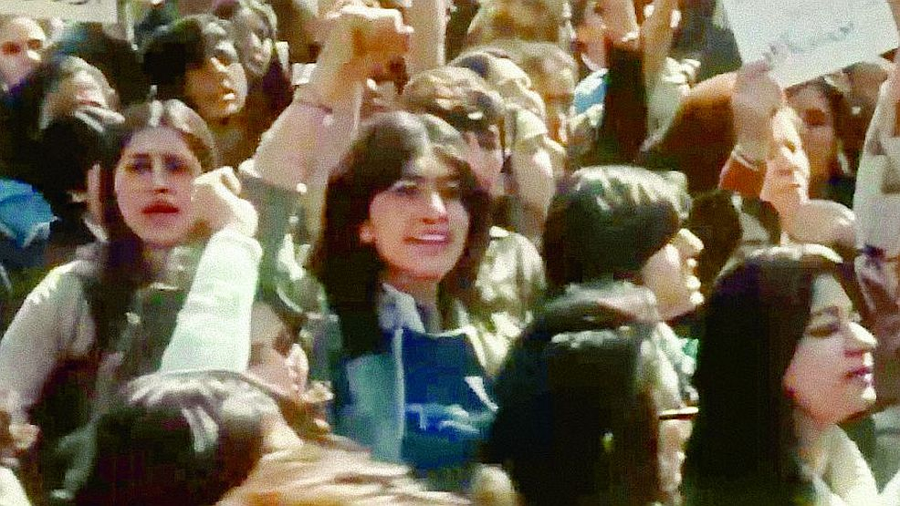 "Freiheit ist weder westlich, noch östlich, sie ist universell." Frauendemo in Teheran am 10.3.1979.