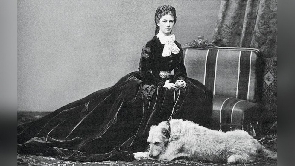 Sisi mit ihrem Hund "Housegard" (1865). 