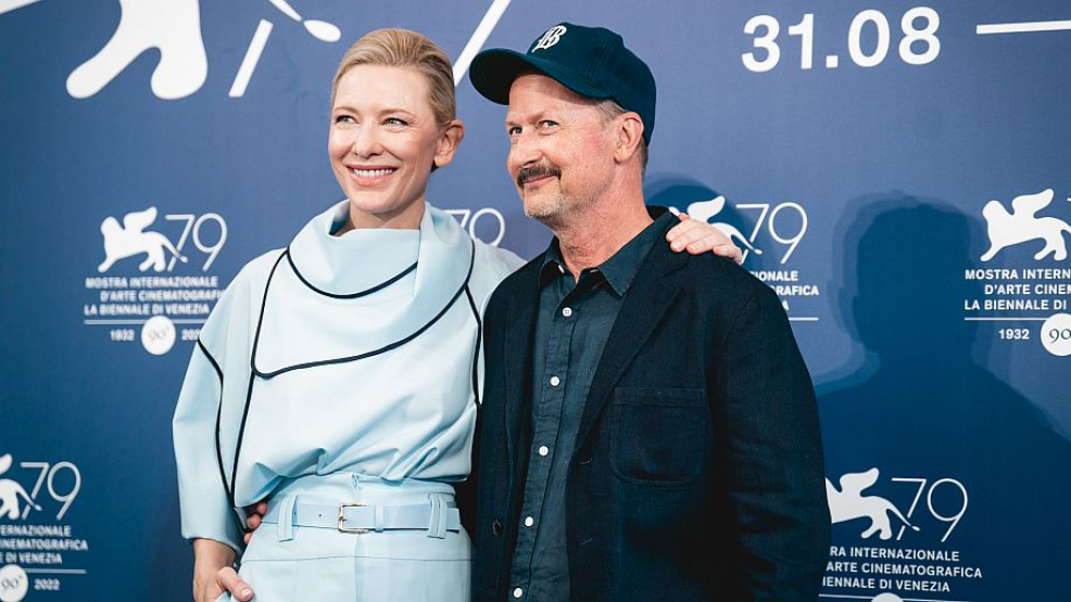 Cate Blanchett mit Regisseur Todd Fields beim Filmfestival in Venedig. - Foto: Giulia Parmigiani 