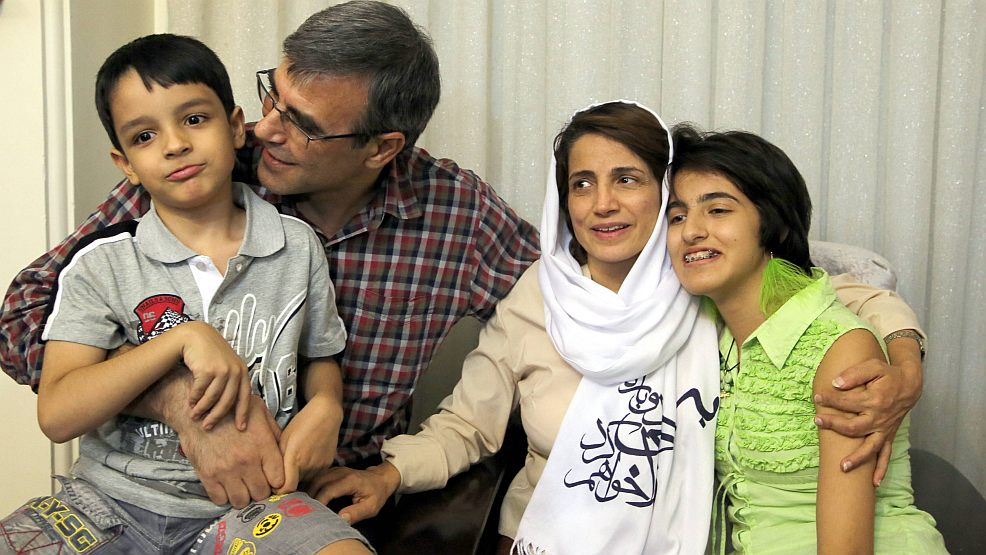 Nasrin 2013 mit Ehemann und Kindern. - Foto: IMAGO