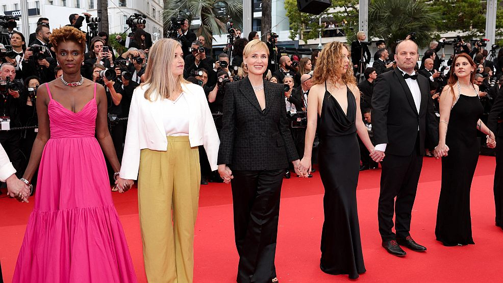 In Cannes stellte Godreche (2. v. re) ihren Kurzfilm "Moi Aussi" vor. 