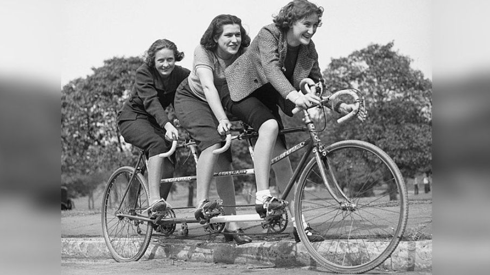 Das Fahrrad gab Frauen Freiheit - manchmal gleich dreifach.