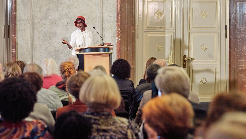 Waris Dirie: "Schämt euch, dass ihr es nicht geschafft habt, Genitalverstümmelung abzuschaffen!" 