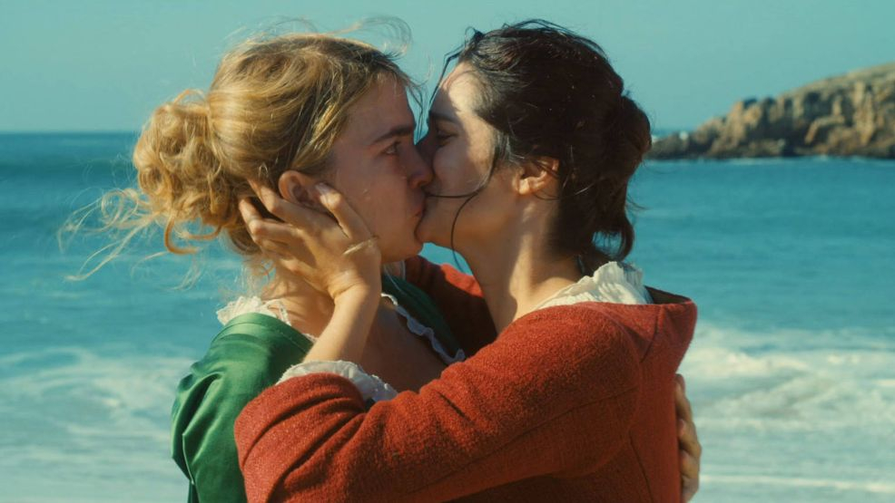 Adèle Haenel (li) in "Porträt einer jungen Frau in Flammen" von Céline Sciamma. - Foto: IMAGO