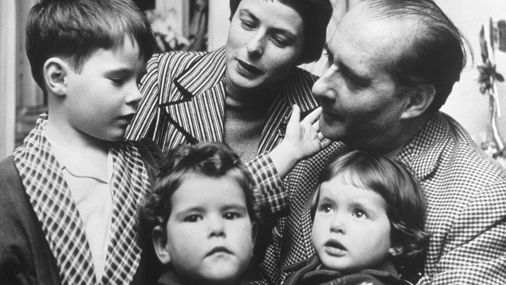 Isabella Rossellini (vorne li) mit Mutter Ingrid Bergman and Vater Roberto Rossellini und ihren Geschwistern. - Foto: United Archives/IMAGO